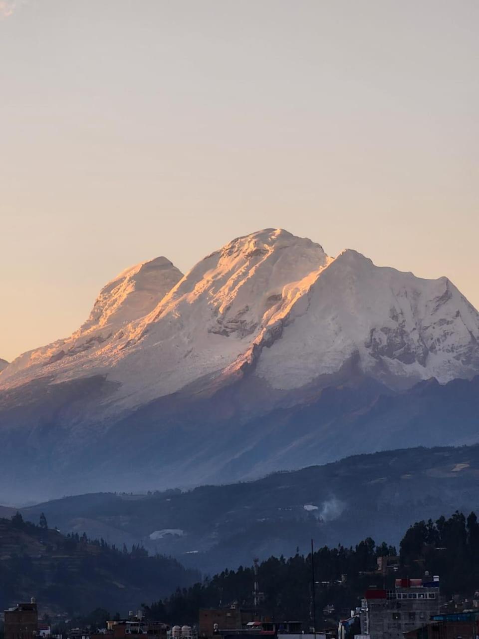 Lhotse Hostel B&B Huaraz  Ngoại thất bức ảnh