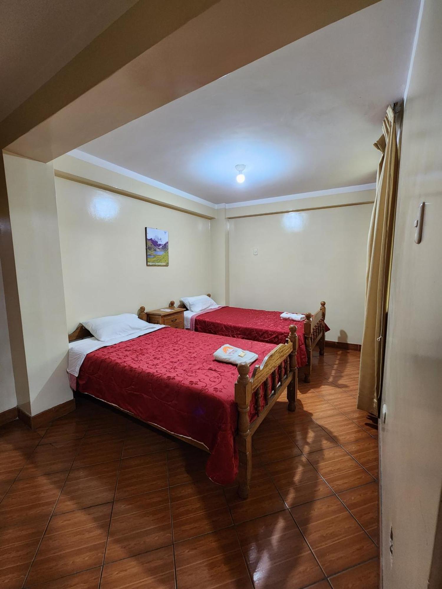 Lhotse Hostel B&B Huaraz  Ngoại thất bức ảnh