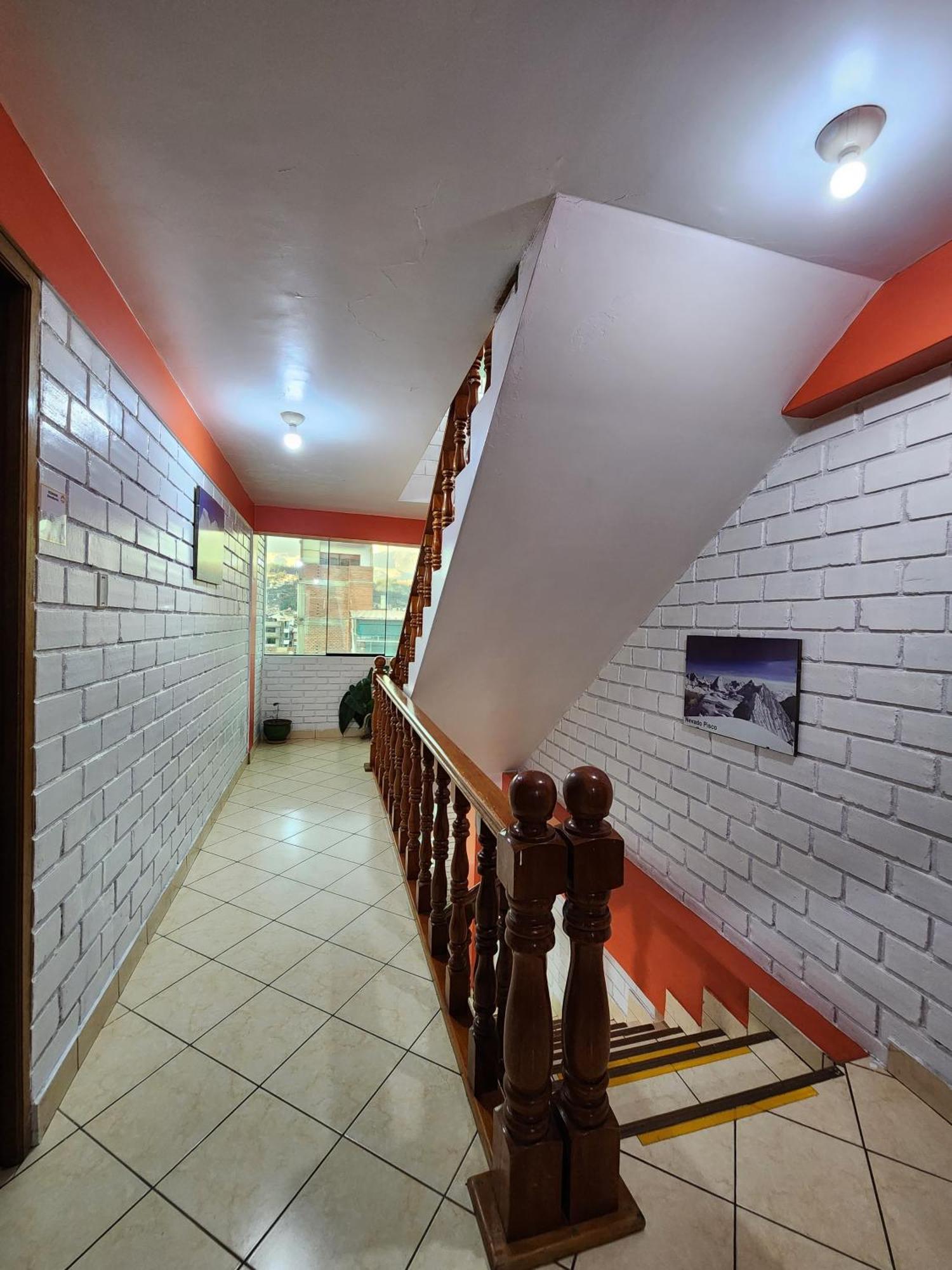 Lhotse Hostel B&B Huaraz  Ngoại thất bức ảnh